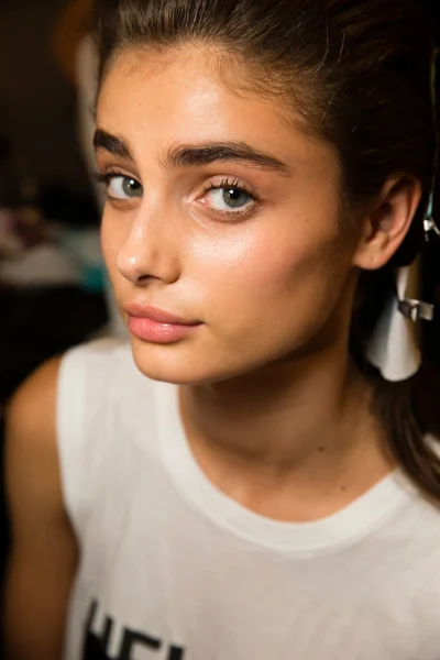 Look 16